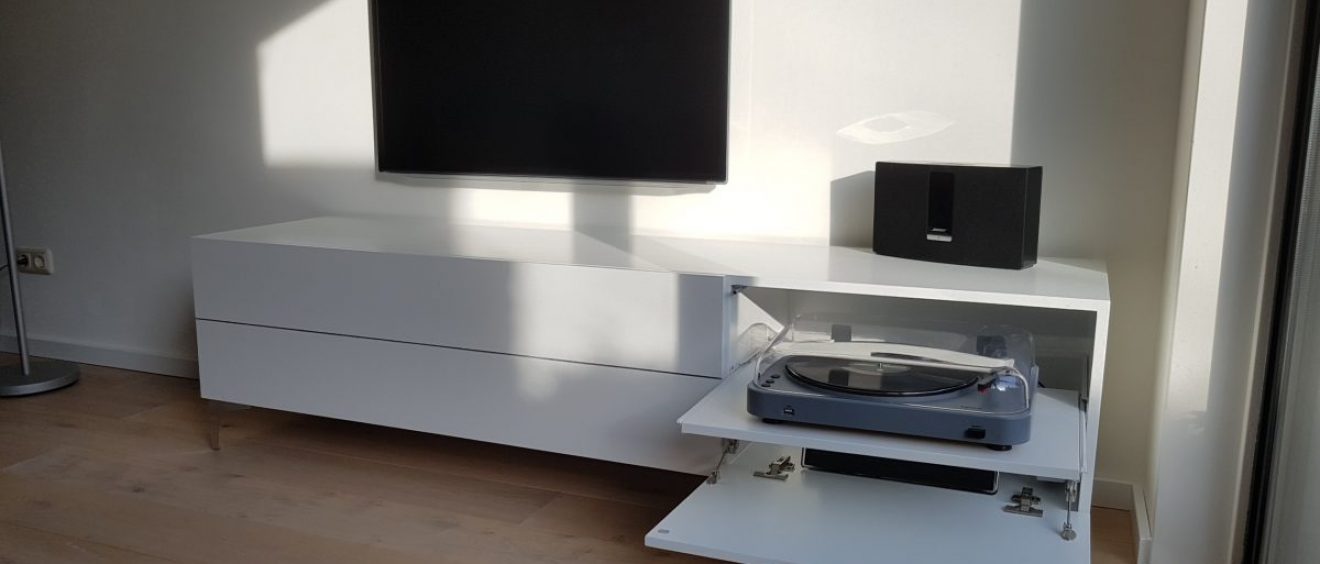 TV / Audio kast met kabeldoorvoer