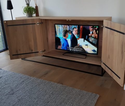 Eikenhouten tv-dressoir