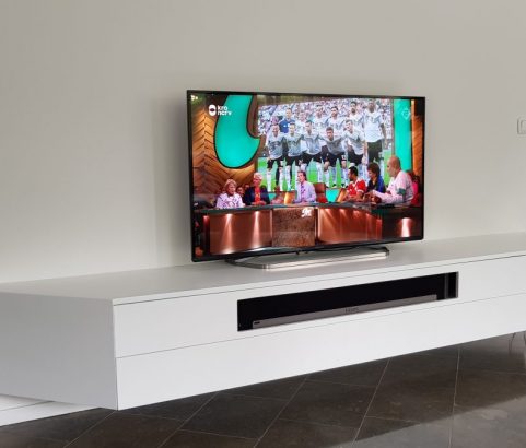 Wit dressoir met schuine zijkanten